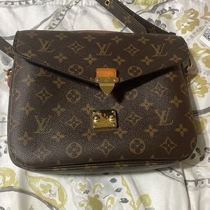 Authentic LV PO.Métis Mm
